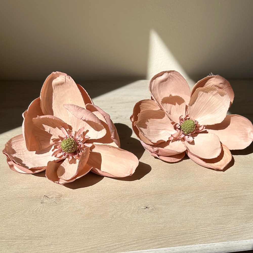 Set of 2 Charming Faux Floral Accents in Soft Pink